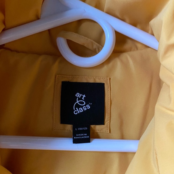 Never worn cute yellow coat - Picture 3 of 3